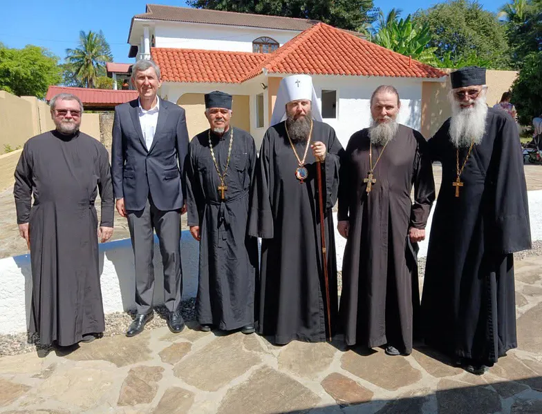 Архипастырский визит Первоиерарха РПЦЗ Николая, митрополита Восточно-Американского и Нью-Йоркскского в православную миссию во имя Казанской иконы Божией Матери г.Сосуа. Доминиканская Республика. — фото 9