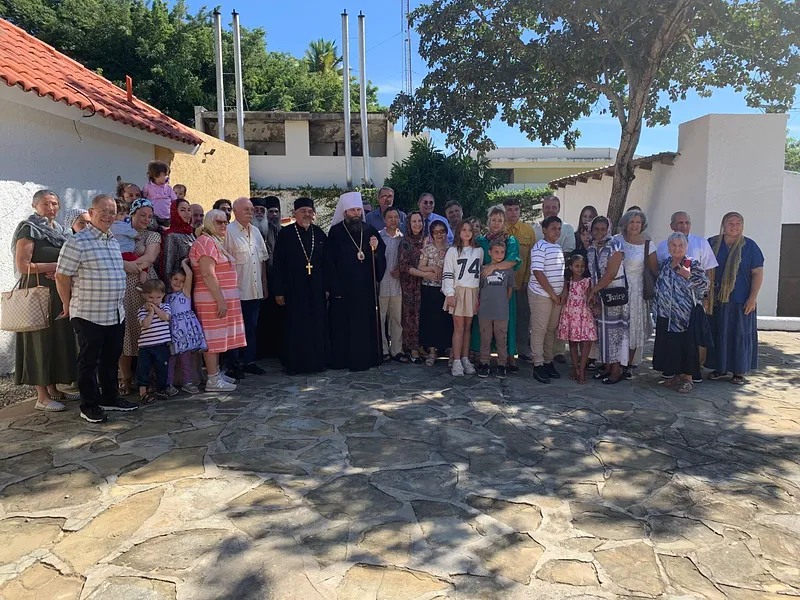 Архипастырский визит Первоиерарха РПЦЗ Николая, митрополита Восточно-Американского и Нью-Йоркскского в православную миссию во имя Казанской иконы Божией Матери г.Сосуа. Доминиканская Республика. — фото 10